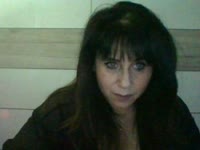 Je suis petite brune  avec des formes aux yeux bleues, je suis attirante, pulpeuse et sexy. N’hésitez pas à prendre rendez-vous avec moi par message si je suis en hors ligne je me ferai un plaisir de vous répondre et de passer un moment coquin en privé ou en vip