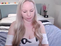 Hey !
Come in and have a chat with me, play and have a great time with me.
I will always try my best to give you a unforgettable time !