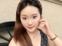 camgirl playing with dildo EmmaWei