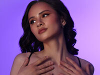 camgirl playing with vibrator MartaBrent