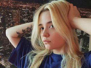 cam whore MonnieMoniz