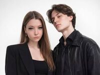 live webcam anal sex LeoAndMira