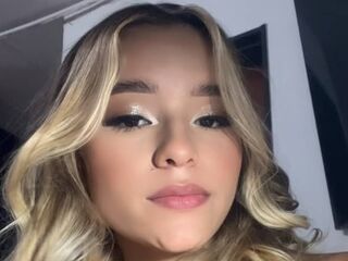 naked camgirl photo AaishaCollin