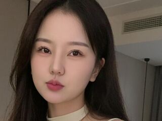 closeup webcam AiaiaiMimi