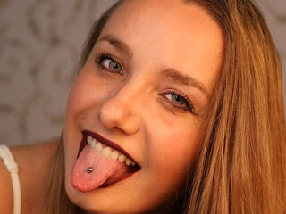 camslut naked BelleCox