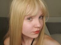 camgirl fingering shaved pussy BettyBer