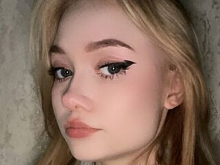 cam girl chatroom CecilyBurnard