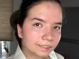 naked cam girl photo DaisyMolen