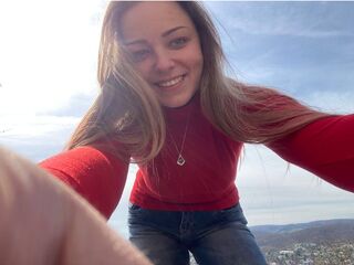 hot cam girl fingering shaved pussy DeeLorrie