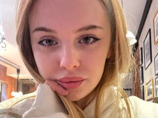 camgirl masturbating DevonaBradner