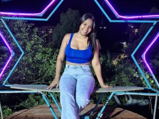 webcam strip tease show EmiVoss