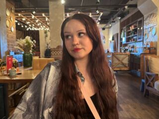 naughty cam girl fingering shaved pussy EmilyGreek