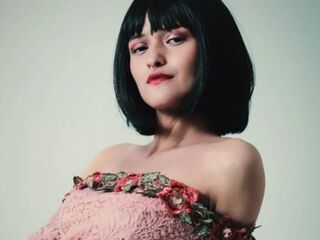 camgirl playing with vibrator EvyThompson