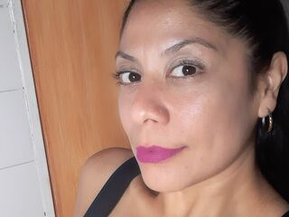 camslut showing tits FlorBlack