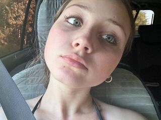 naughty camgirl fingering shaved pussy HelgaHumenik