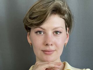 camslut topless JanHilbert