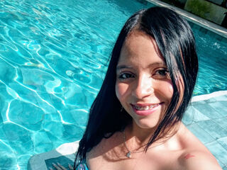 camgirl playing with vibrator LauraVelle