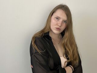 hot webcam slut MadalineMosman