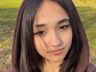 camgirl playing with vibrator MichikoHurtado