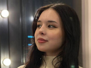 nude camgirl photo MikiPellon