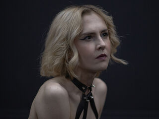 naked cam girl masturbating with dildo MilaVeyra