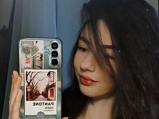 naughty camgirl masturbating with dildo MitziBreech