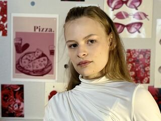 hot girl webcam RaeannCeronsky