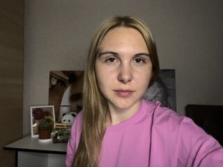 hot cam girl fingering shaved pussy RamonaPanah