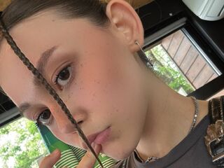 masturbating cam girl RebbecaKennemer
