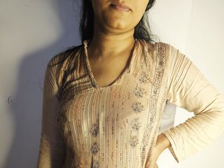 closeup web cam RubbynaKhan