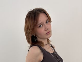 naked girl with webcam masturbating with vibrator SelenaMaryott