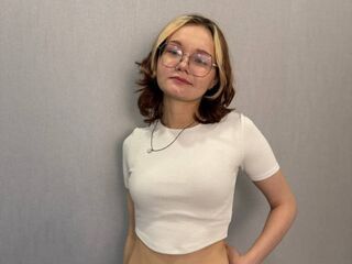 webcam girl chatroom ShemikaDestro