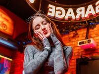 camgirl chatroom XeniaUsher