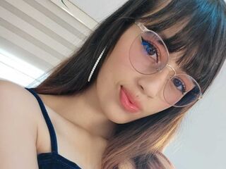 hot naked webcamgirl YiyisMarthin