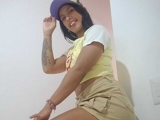 naked camgirl masturbating with vibrator YuliFernanda