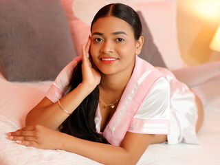 camslut fingering shaved pussy ZariRiley